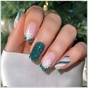 Green Press On Nails NWT